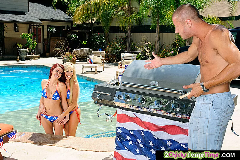 2chickssametime - NaughtyAmerica.com